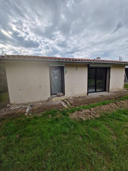 Pose de menuiseries (fenêtres et porte-fenêtre) et Volets Roulants pour un projet de rénovation énergétique à Castanet, Haute-Garonne 