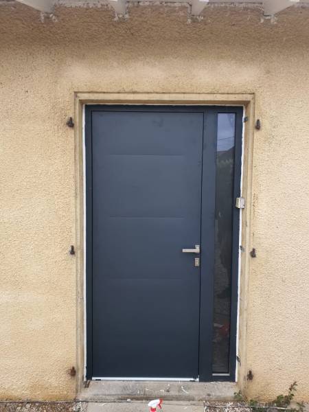 Porte d'entrée en aluminium sur un projet de rénovation globale à Cornebarrieu