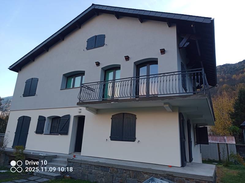 Chantier d'ITE et VMC réalisé avec succès, Gayral Isolation, à Saint Lary Soulan en Hautes Pyrénées