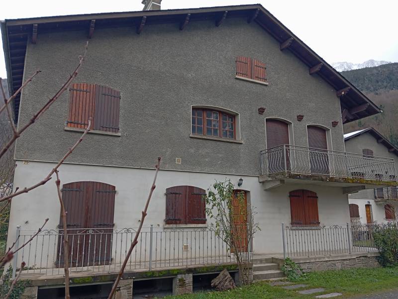 Maison individuelle sur 2 étages avant travaux ITE par Gayral Isolation, en Hautes-Pyrénées
