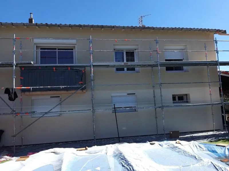 Chantier en cours d'un habitat pour un projet d'ITE à Pamiers par Gayral Isolation