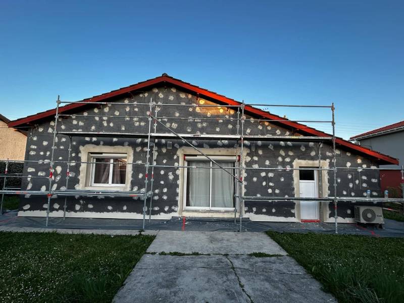 Couche d'enduit sur travaux d'ITE, à Bias, Lot et Garonne