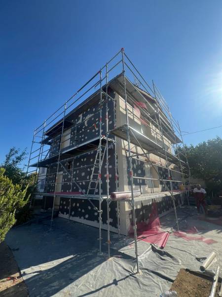 Pose de panneaux isolants pour des travaux d'ITE à Gaillac,Tarn par Gayral Isolation.